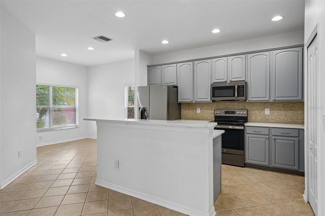 1810 MIRA LAGO CIRCLE, Ruskin, FL 33570