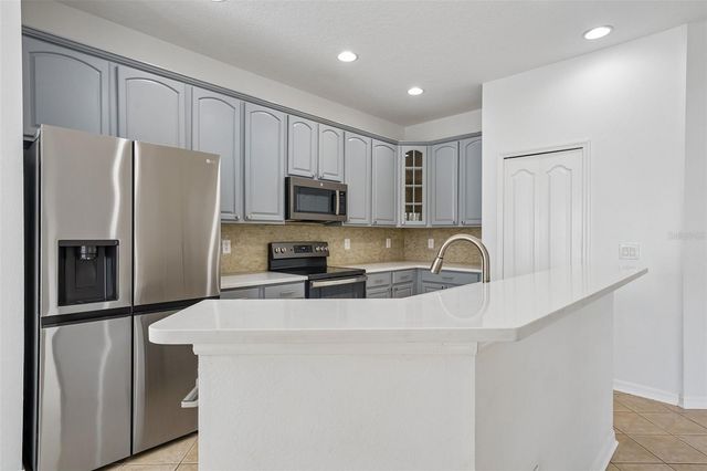 1810 MIRA LAGO CIRCLE, Ruskin, FL 33570