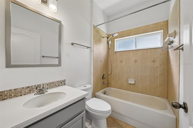 1810 MIRA LAGO CIRCLE, Ruskin, FL 33570
