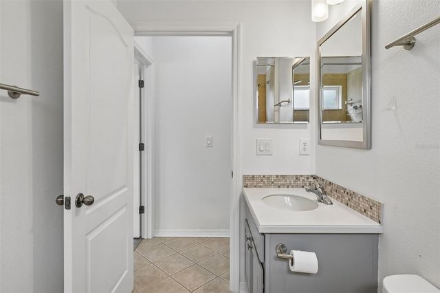 1810 MIRA LAGO CIRCLE, Ruskin, FL 33570