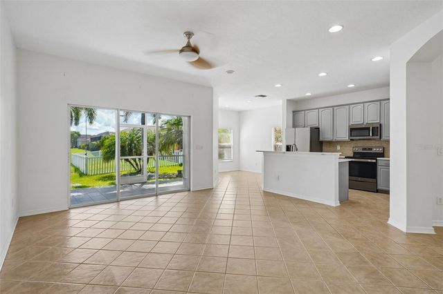 1810 MIRA LAGO CIRCLE, Ruskin, FL 33570