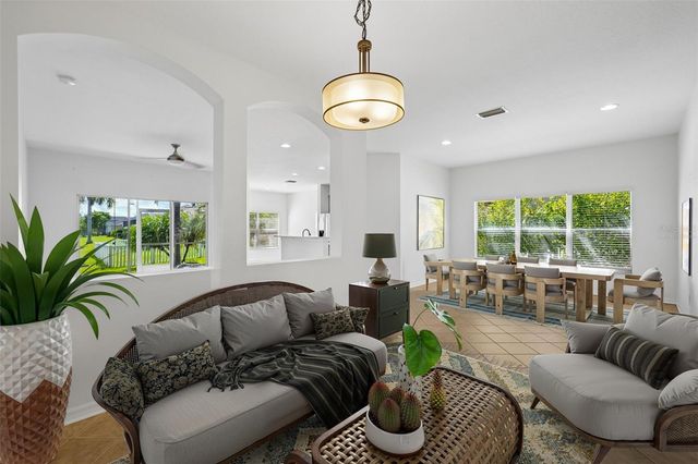1810 MIRA LAGO CIRCLE, Ruskin, FL 33570