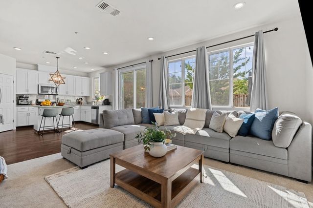 663 663 Falling Star Drive, Martinez, CA 94553