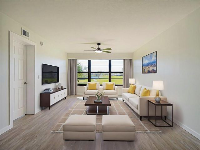 26 Plantation Drive 202, Vero Beach, FL 32966