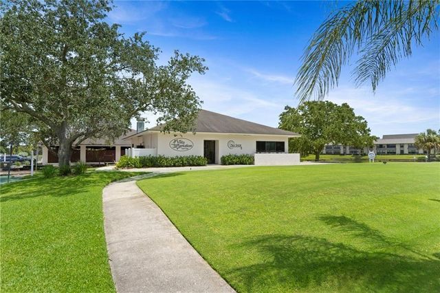 26 Plantation Drive 202, Vero Beach, FL 32966