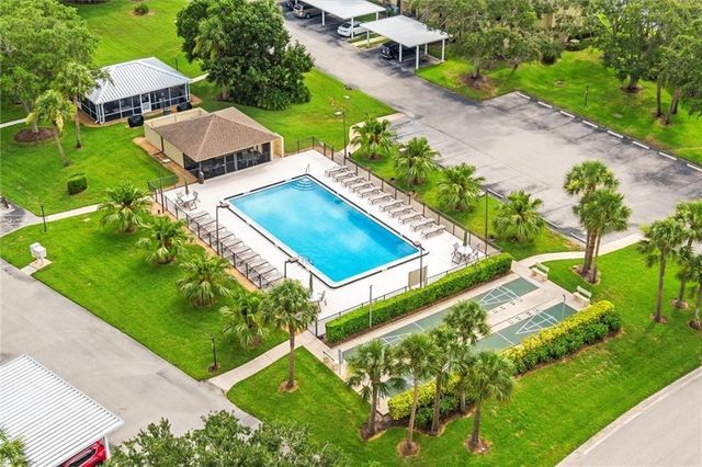 26 Plantation Drive 202, Vero Beach, FL 32966