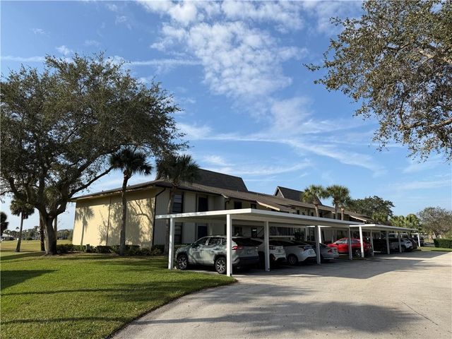 26 Plantation Drive 202, Vero Beach, FL 32966