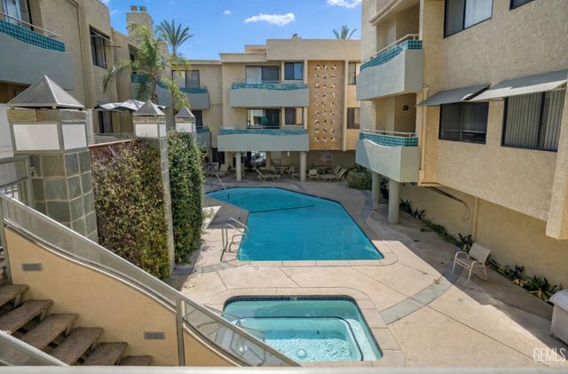 19009 Sherman Way 2, Reseda, CA 91335