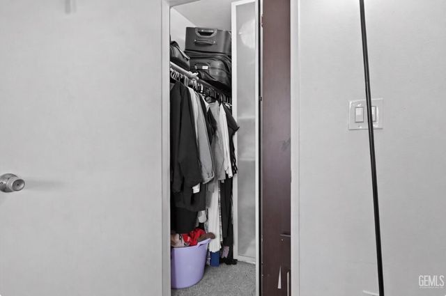 19009 Sherman Way 2, Reseda, CA 91335