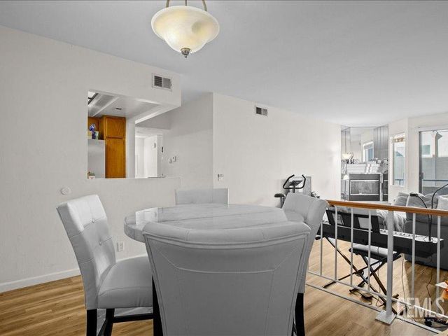 19009 Sherman Way 2, Reseda, CA 91335