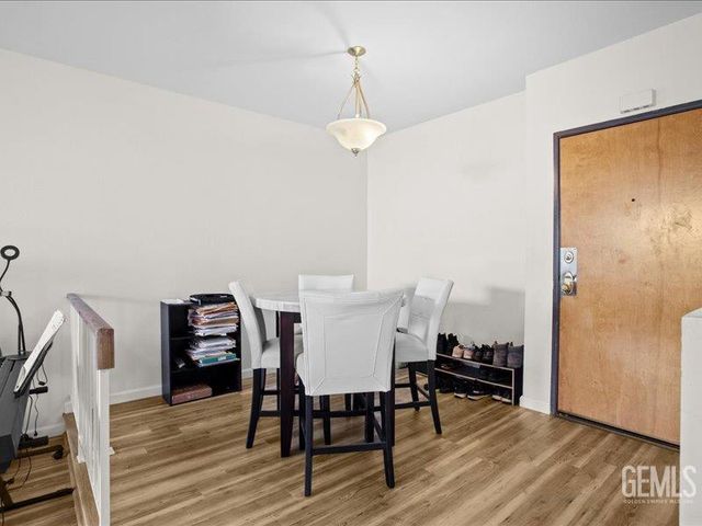 19009 Sherman Way 2, Reseda, CA 91335