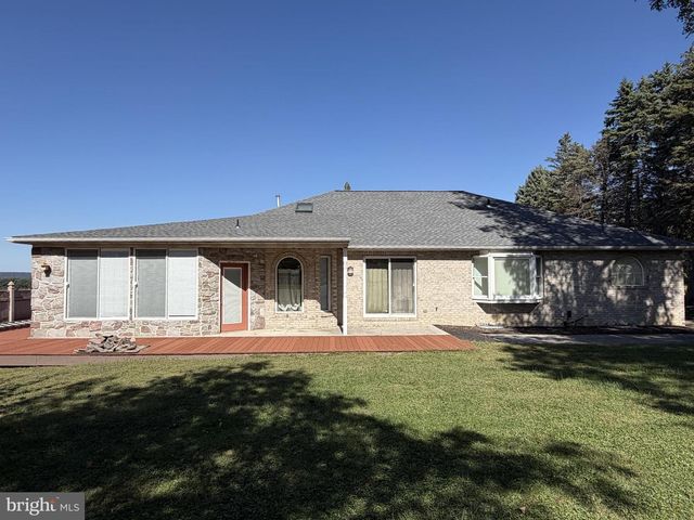 950 CAPE HORN RD, York, PA 17402