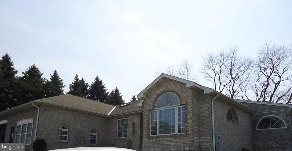 950 CAPE HORN RD, York, PA 17402