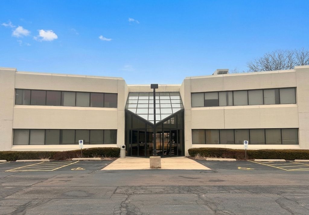 651 W Terra Cotta Avenue, Crystal Lake, IL 60014