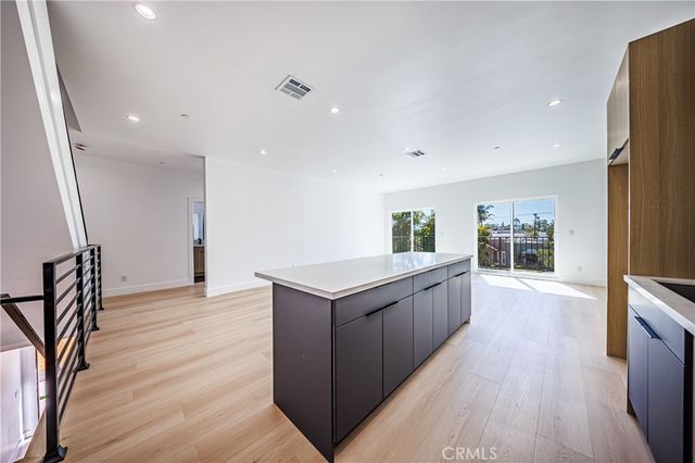 1332 S Longwood Avenue 1, Los Angeles, CA 90019