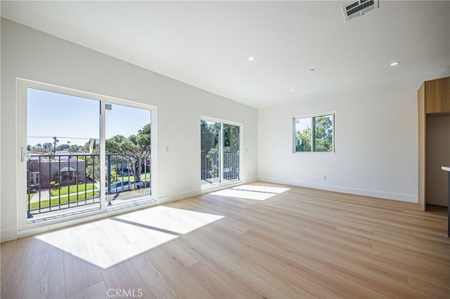 1332 S Longwood Avenue 1, Los Angeles, CA 90019