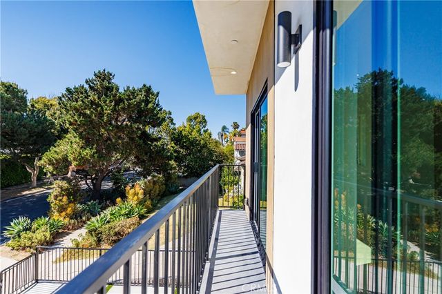 1332 S Longwood Avenue 1, Los Angeles, CA 90019
