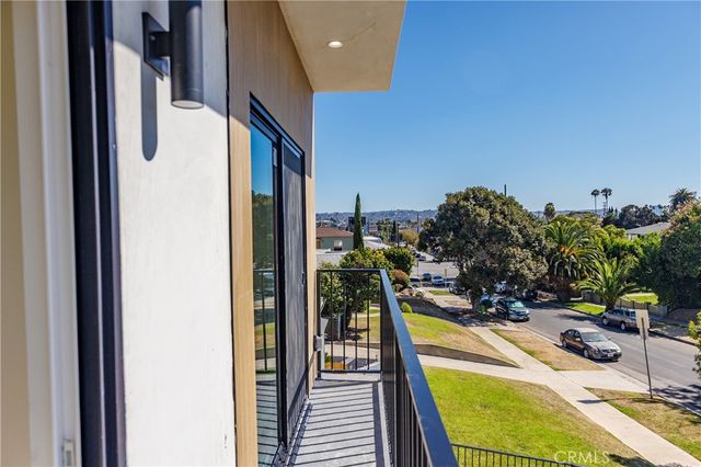 1332 S Longwood Avenue 1, Los Angeles, CA 90019