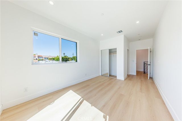 1332 S Longwood Avenue 1, Los Angeles, CA 90019