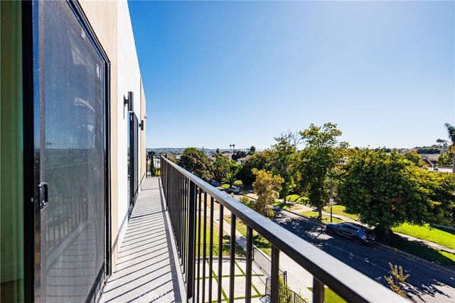 1332 S Longwood Avenue 1, Los Angeles, CA 90019