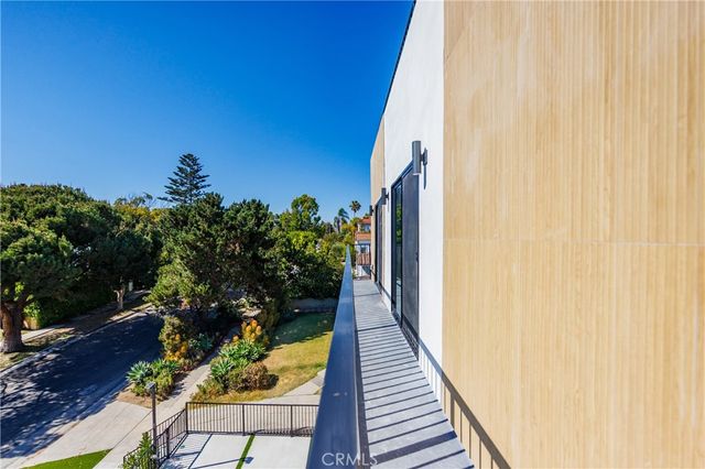 1332 S Longwood Avenue 1, Los Angeles, CA 90019