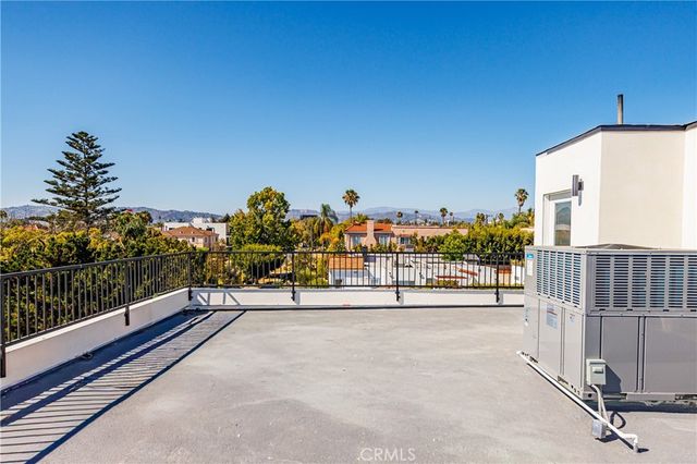 1332 S Longwood Avenue 1, Los Angeles, CA 90019