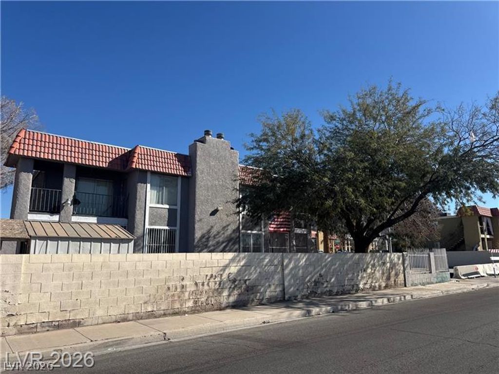 2185 Exeter Drive, Las Vegas, NV 89156 — photo 2