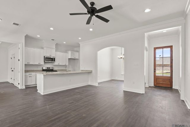 18725 Seabiscuit Ln, Zachary, LA 70791