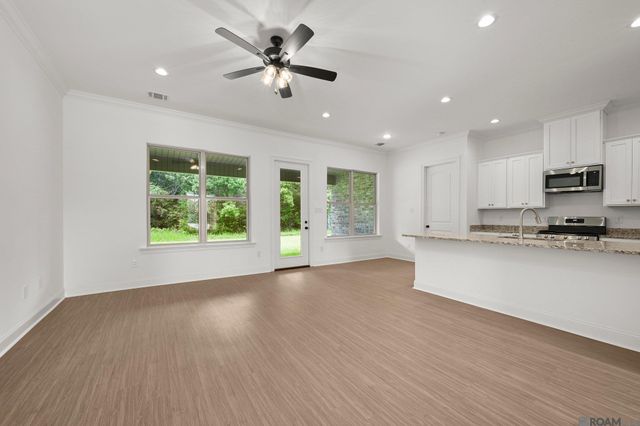 18725 Seabiscuit Ln, Zachary, LA 70791