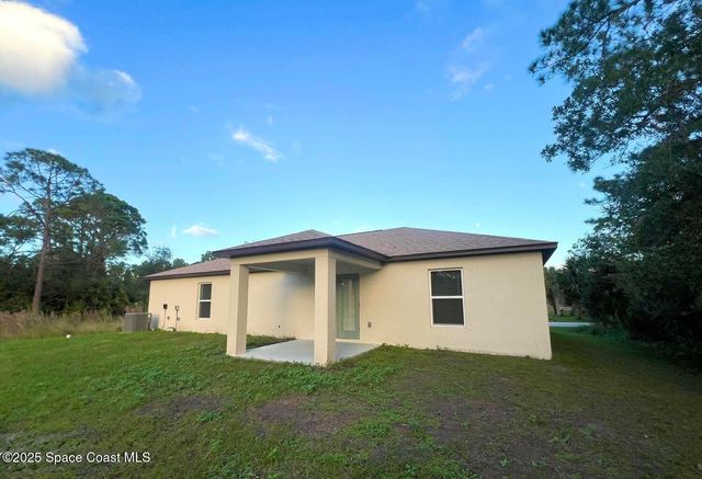 960 Happiness Avenue SW, Palm Bay, FL 32908