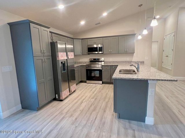 960 Happiness Avenue SW, Palm Bay, FL 32908