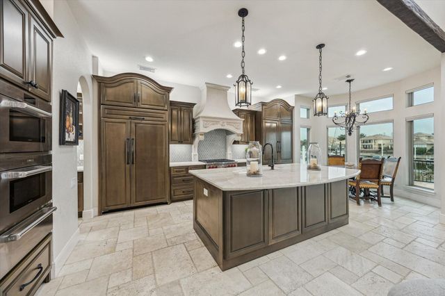 529 Southport Lane, Kemah, TX 77565