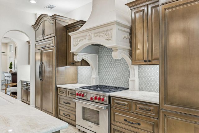 529 Southport Lane, Kemah, TX 77565