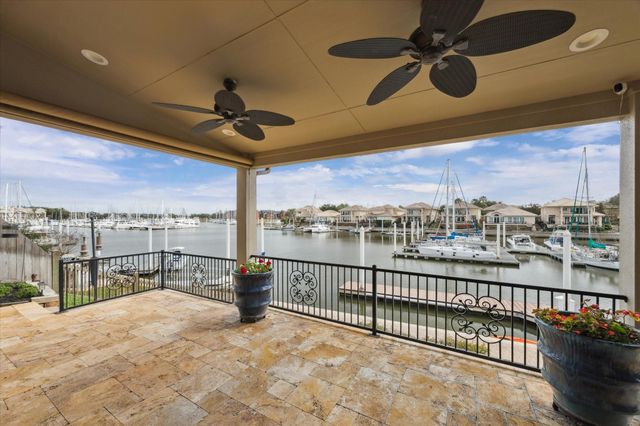 529 Southport Lane, Kemah, TX 77565