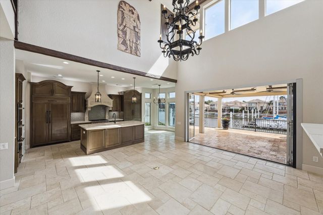 529 Southport Lane, Kemah, TX 77565