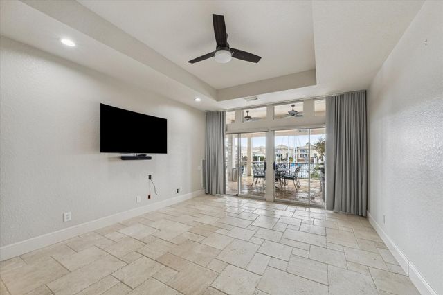 529 Southport Lane, Kemah, TX 77565