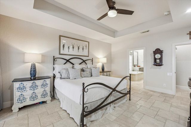 529 Southport Lane, Kemah, TX 77565