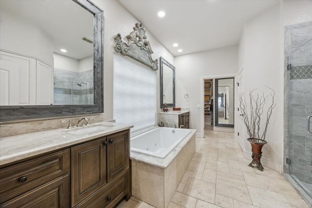 529 Southport Lane, Kemah, TX 77565