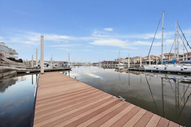 529 Southport Lane, Kemah, TX 77565