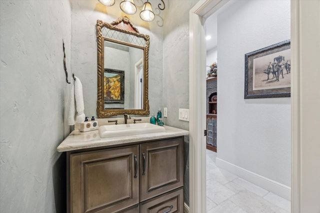 529 Southport Lane, Kemah, TX 77565