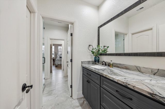 529 Southport Lane, Kemah, TX 77565