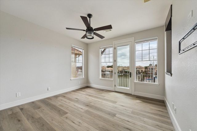 529 Southport Lane, Kemah, TX 77565