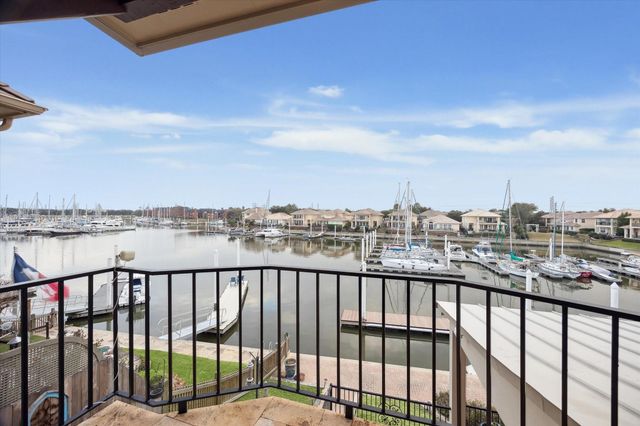 529 Southport Lane, Kemah, TX 77565