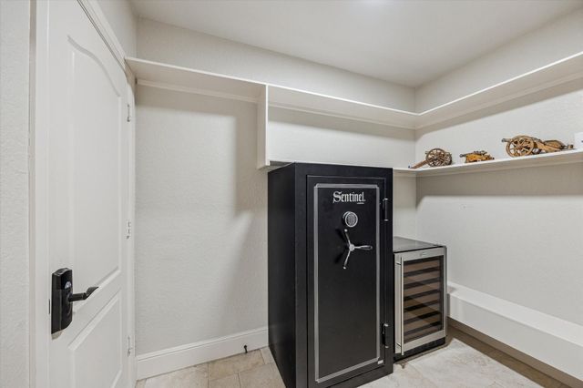 529 Southport Lane, Kemah, TX 77565