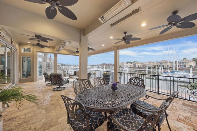 529 Southport Lane, Kemah, TX 77565