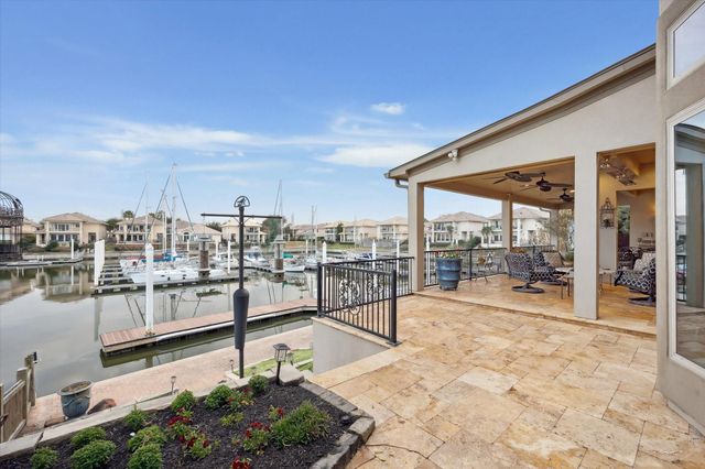 529 Southport Lane, Kemah, TX 77565