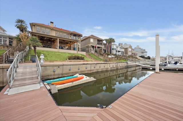 529 Southport Lane, Kemah, TX 77565