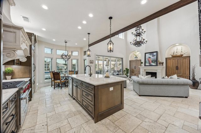 529 Southport Lane, Kemah, TX 77565