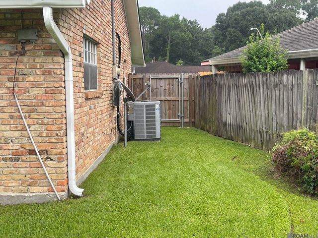 3795 Cathedral Dr, Baton Rouge, LA 70805