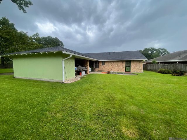 3795 Cathedral Dr, Baton Rouge, LA 70805